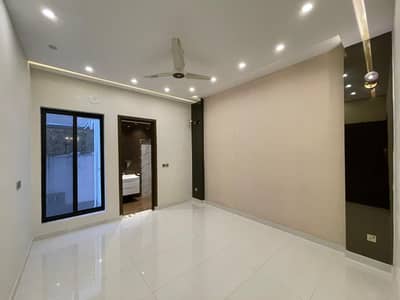 10 MARLA NON FURNISHED BRAND NEW LOWER PORTION FOR RENT IN BAHRIA TOWN LAHORE