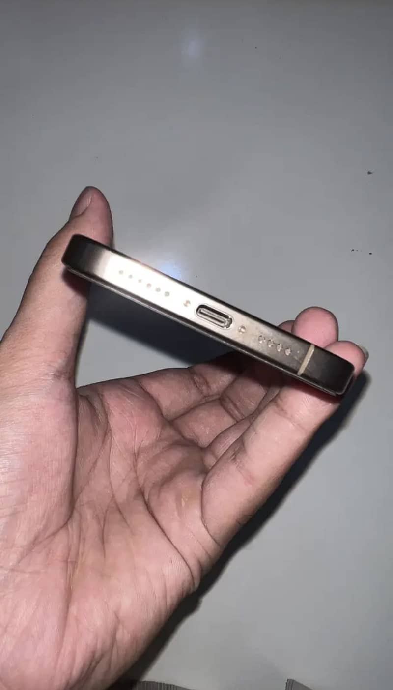 Apple iPhone 16 Pro Max 5