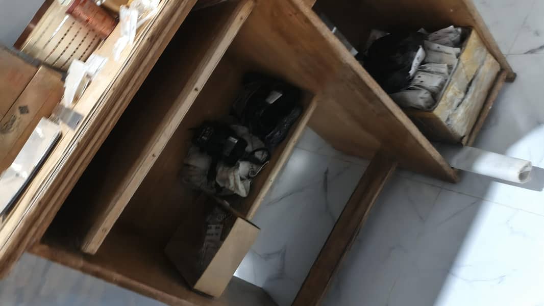 Old Computer Office Table in Good Condition 1