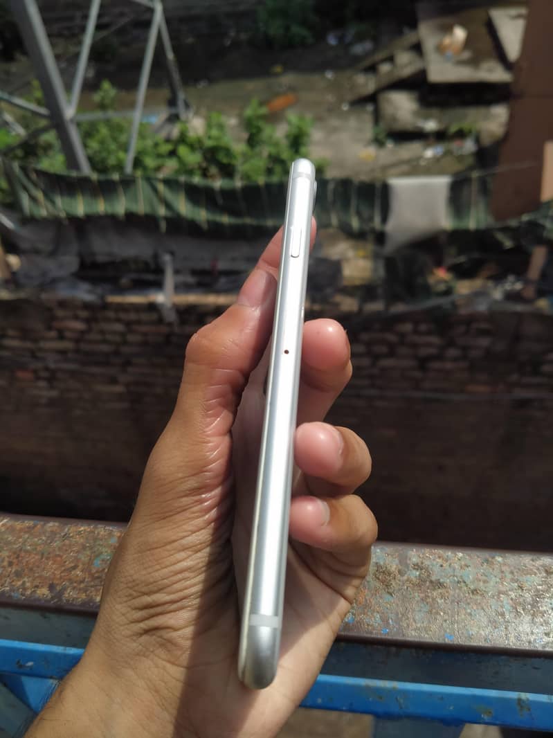 Apple iPhone 8 1