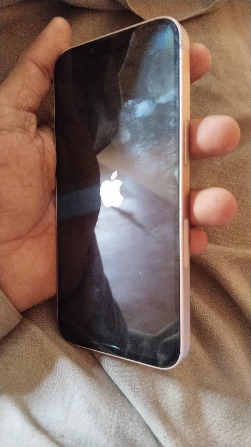 Apple iPhone 13 7