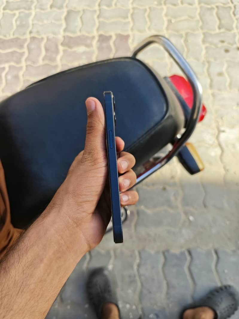 Apple iPhone 13 2