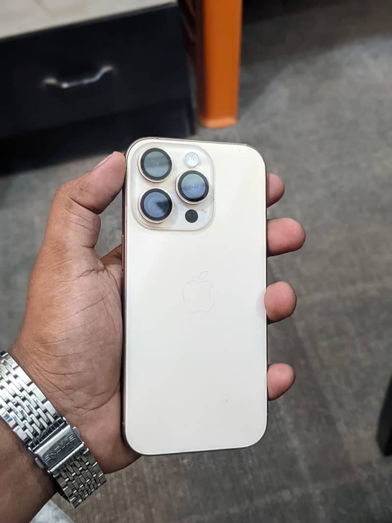Apple iPhone 16 Pro 6