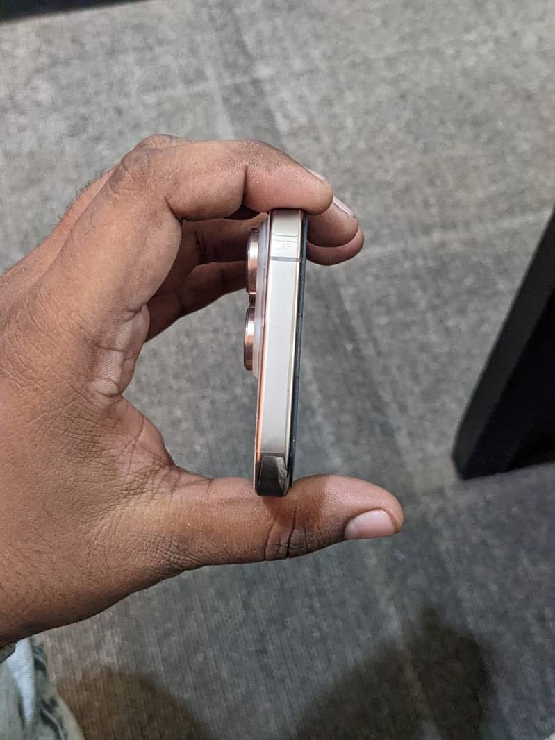 Apple iPhone 16 Pro 7