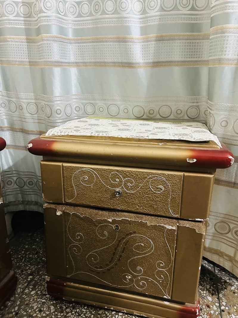 Double bed and side table 2