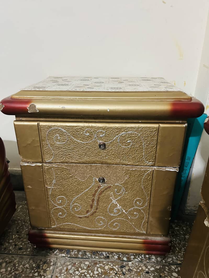 Double bed and side table 3
