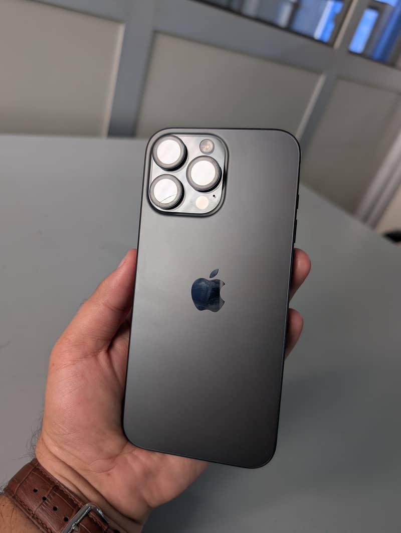 Apple iPhone 16 Pro Max 2