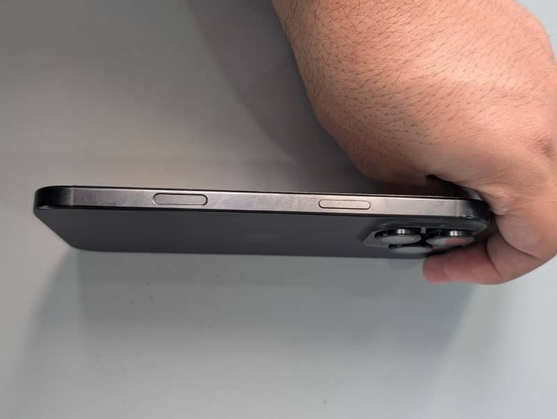 Apple iPhone 16 Pro Max 3