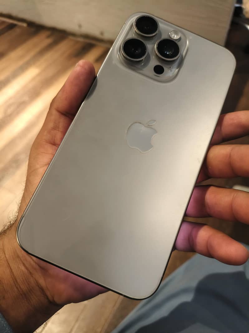 Apple iPhone 15 Pro Max 0
