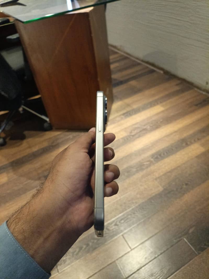 Apple iPhone 15 Pro Max 3