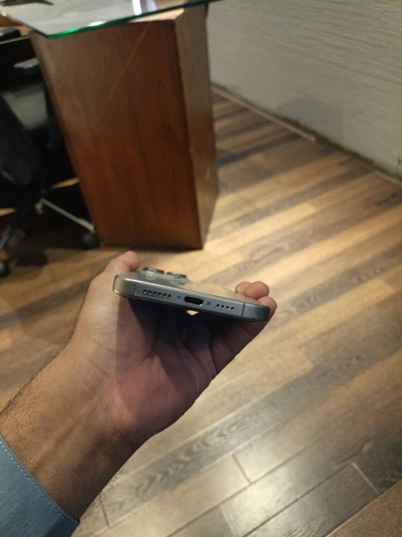 Apple iPhone 15 Pro Max 5