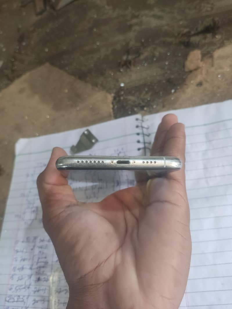 Apple iPhone XS Max 3