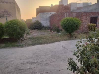 5 Marla Beautiful Location Plot Is Available For Sale