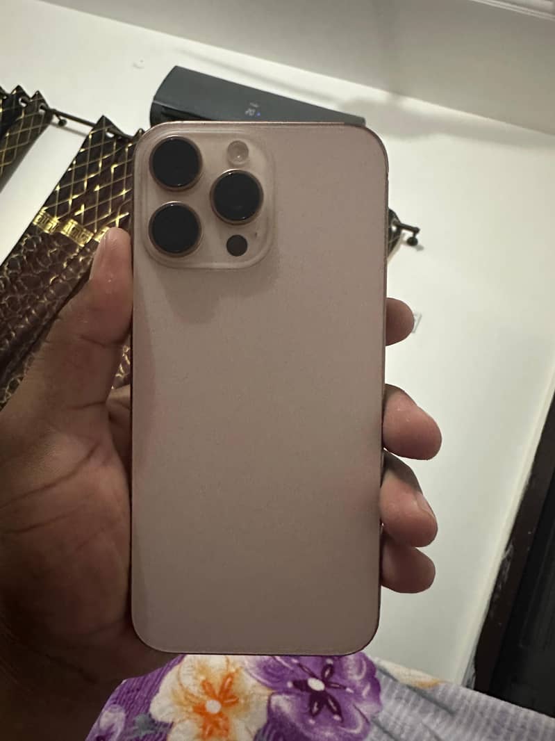 Apple iPhone 16 Pro Max 0