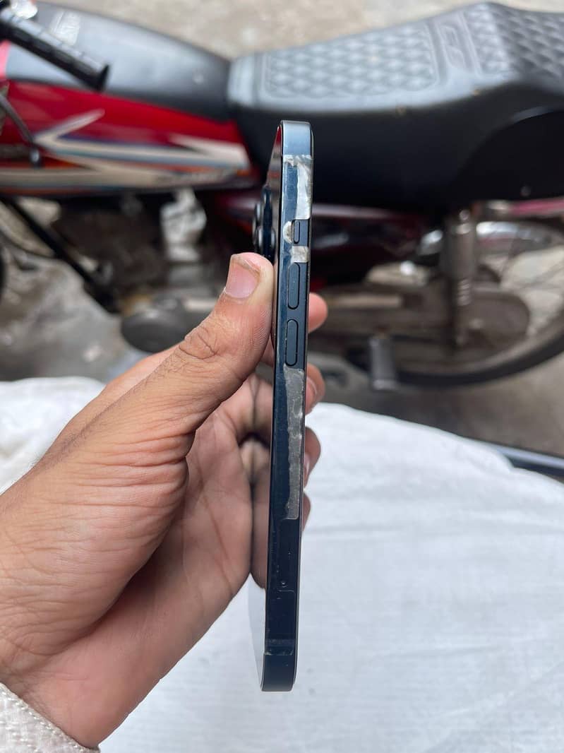 Apple iPhone 13 1