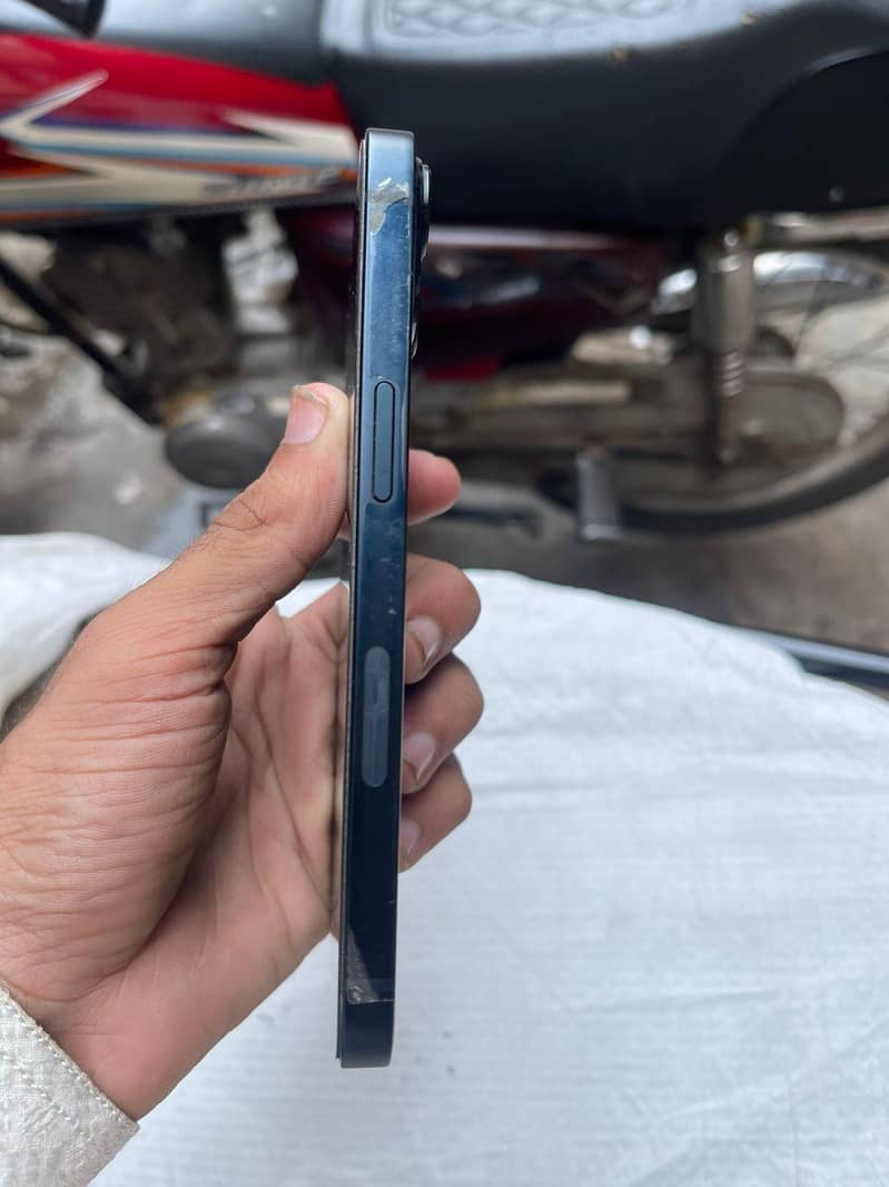 Apple iPhone 13 3
