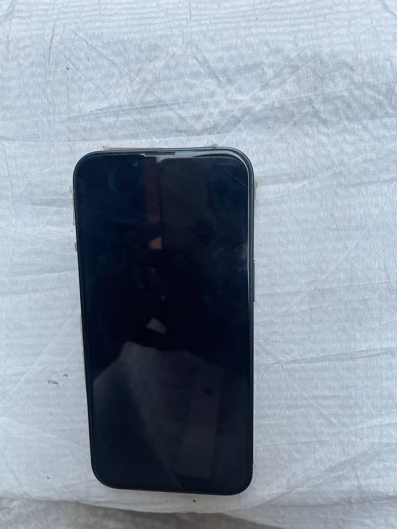 Apple iPhone 13 4