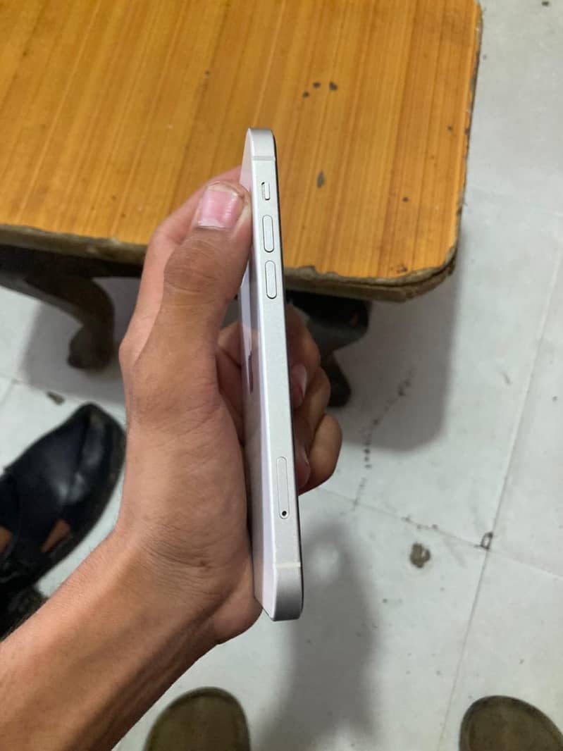 Apple iPhone 12 2