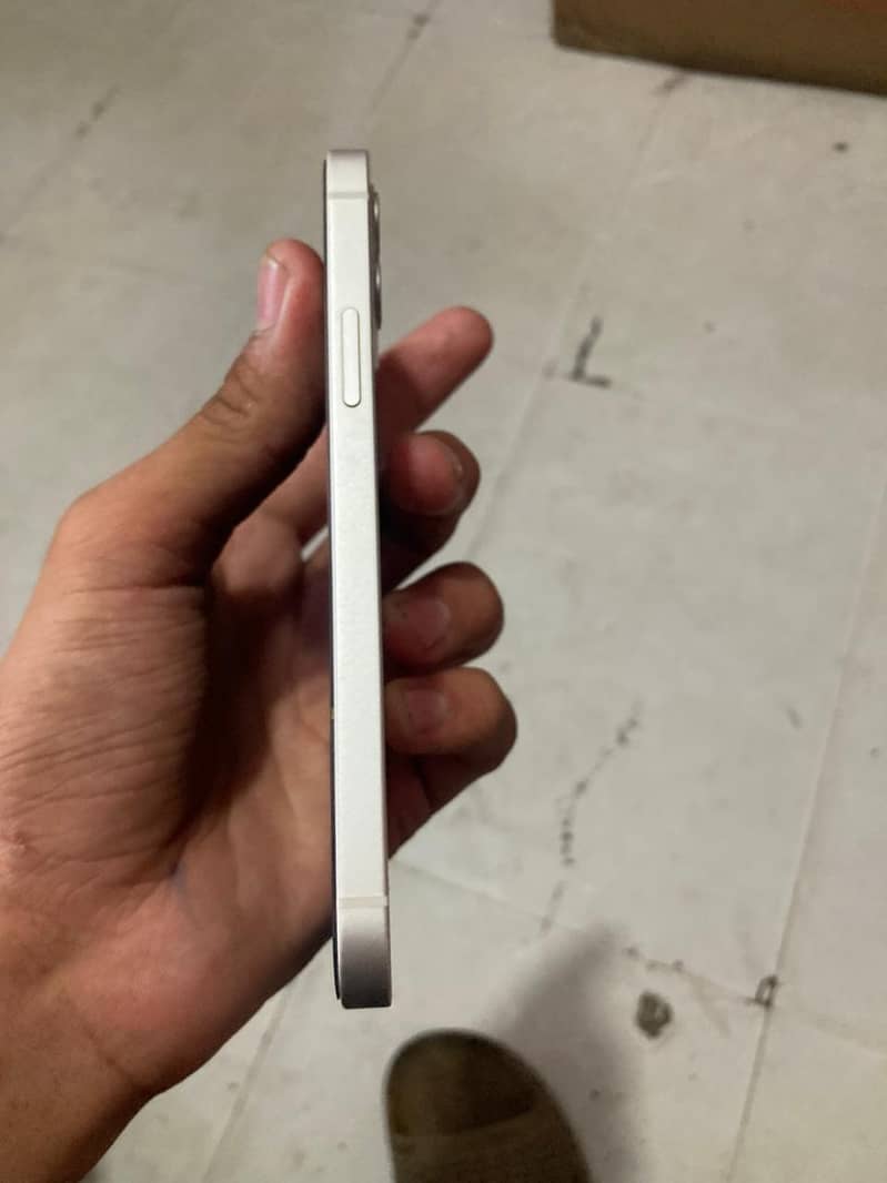 Apple iPhone 12 4
