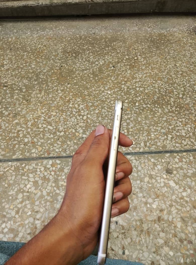 Apple iPhone 6 Plus 1