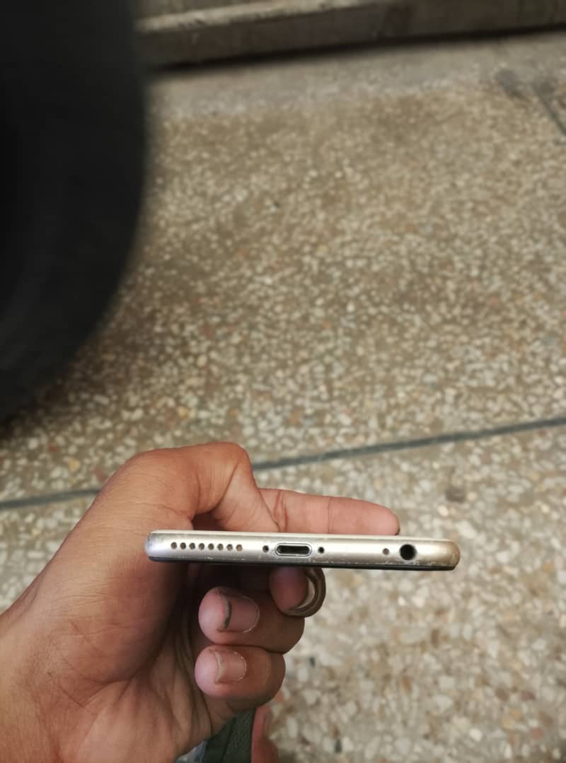 Apple iPhone 6 Plus 4