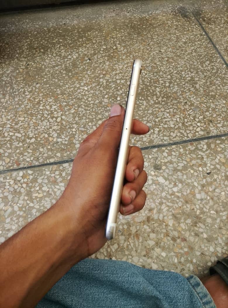 Apple iPhone 6 Plus 7