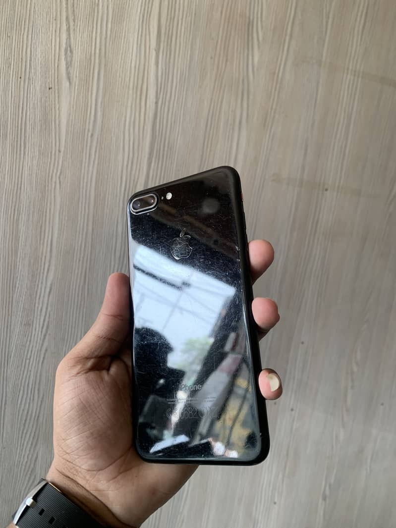 Apple iPhone 7 Plus 2