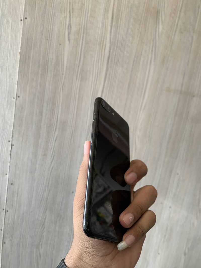 Apple iPhone 7 Plus 1