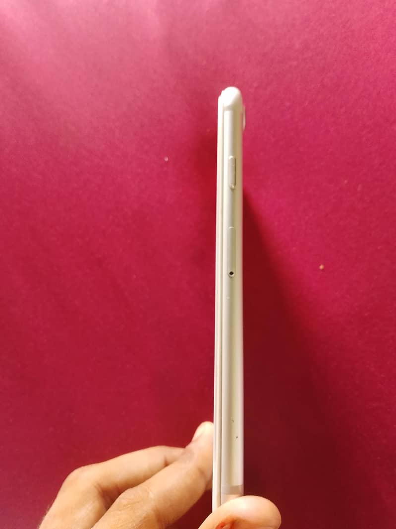 Apple iPhone 7 3