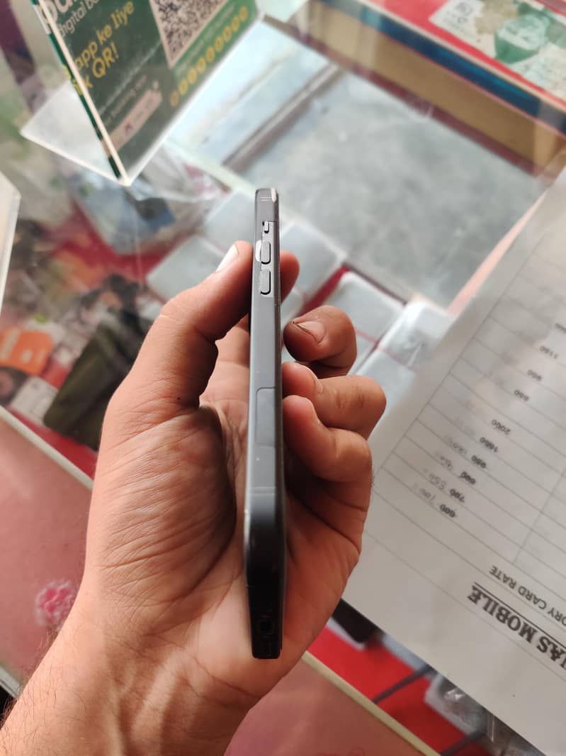 Apple iPhone 15 4