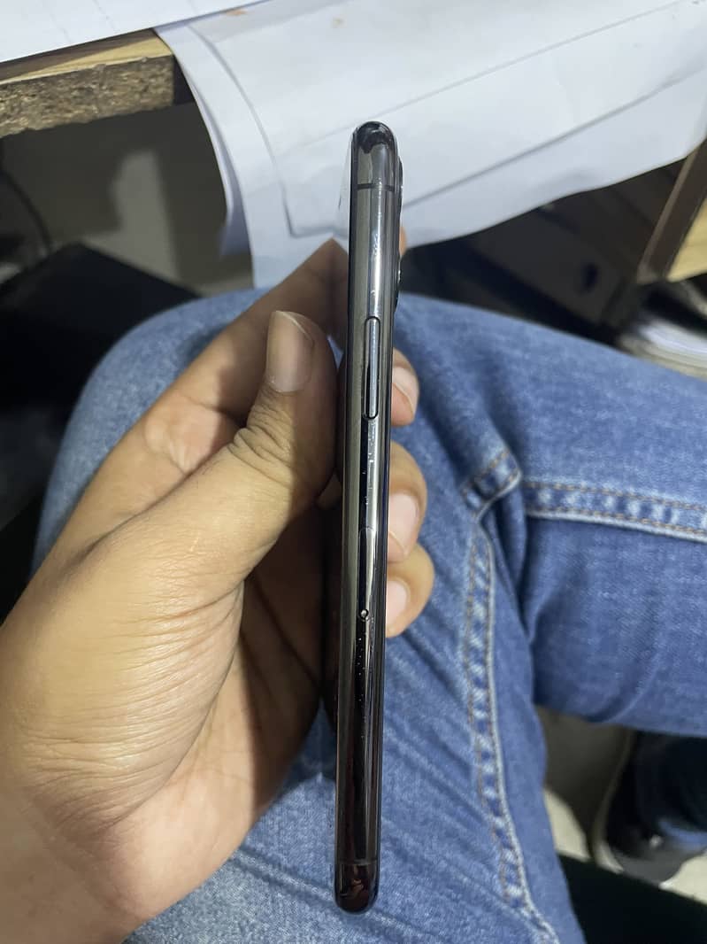 Apple iPhone 11 Pro 1