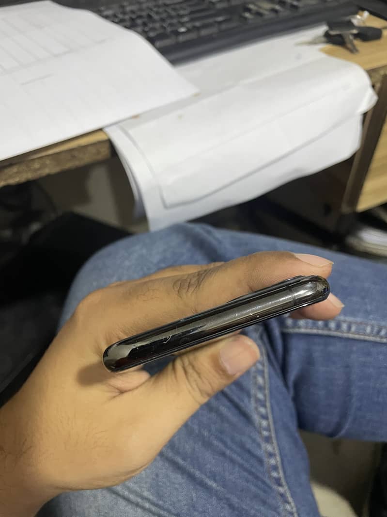 Apple iPhone 11 Pro 2
