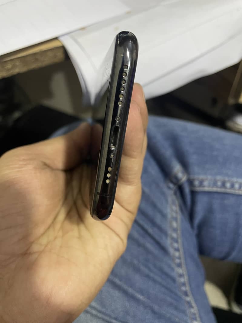 Apple iPhone 11 Pro 3