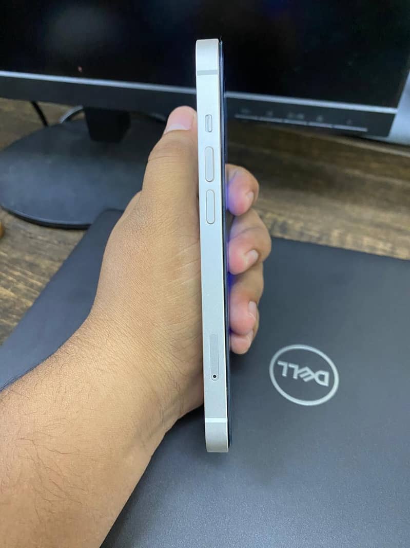 Apple iPhone 13 5