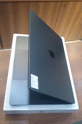 Apple MacBook  M3 Pro  2024 | 18GB RAM |  512GB SSD |