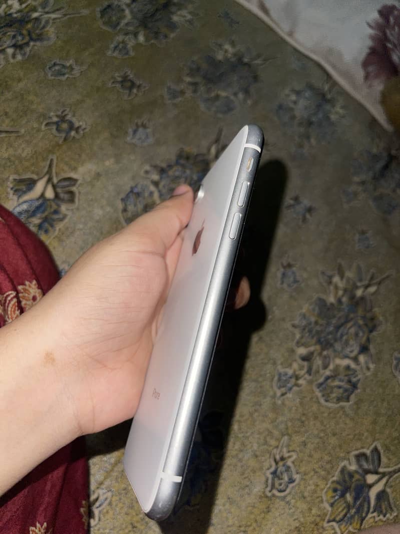 Apple iPhone XR 1