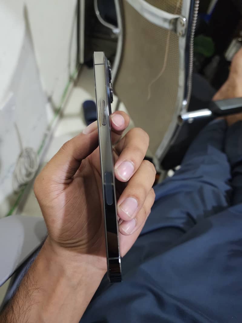 Apple iPhone 13 Pro Max 3