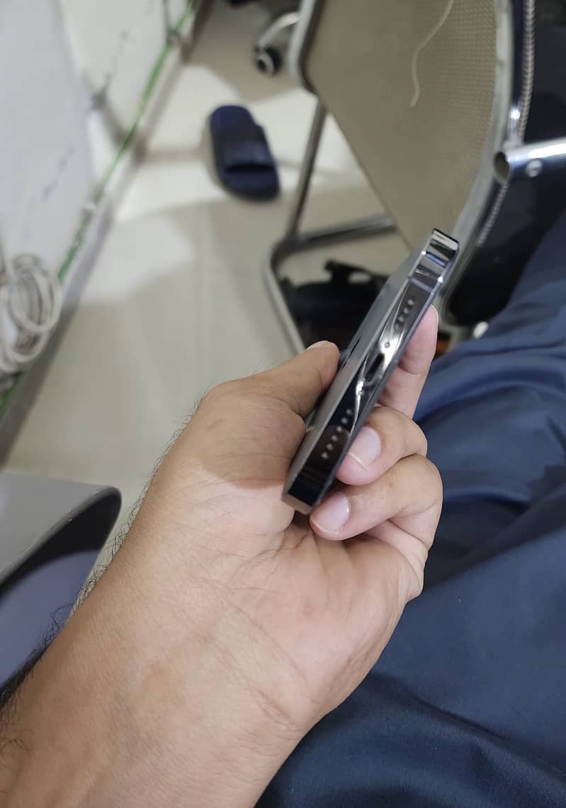Apple iPhone 13 Pro Max 4
