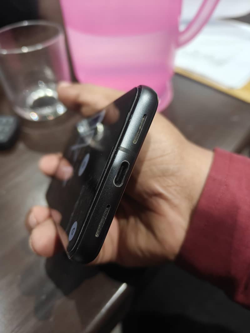 Google Pixel 8 4
