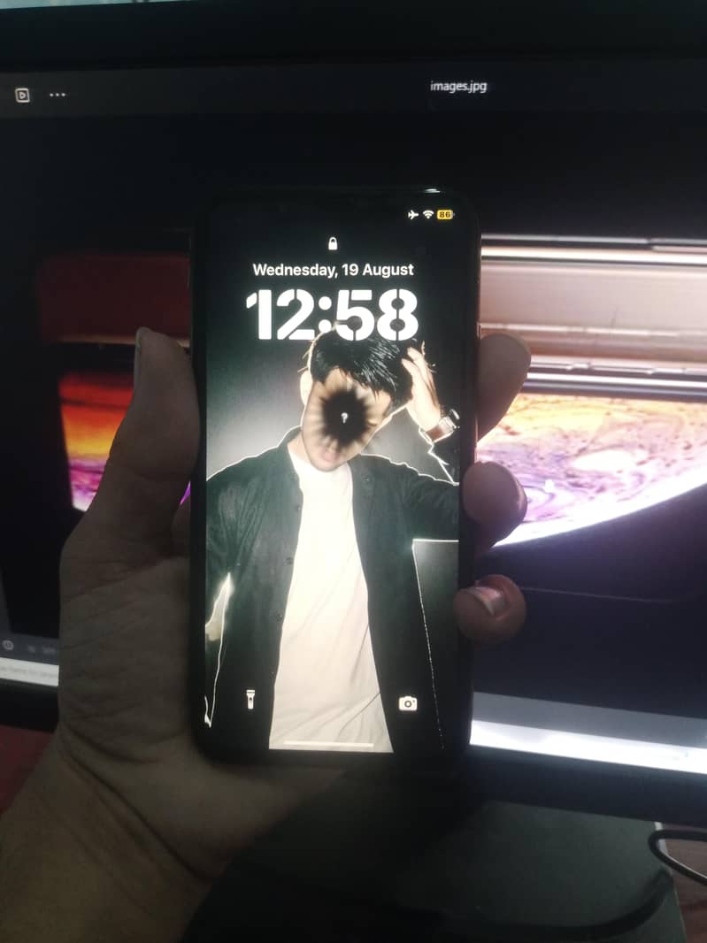 Apple iPhone XS 4