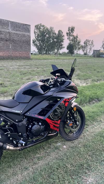 Kawasaki Ninja Sports Bike | Excellent Condition | Black & Red