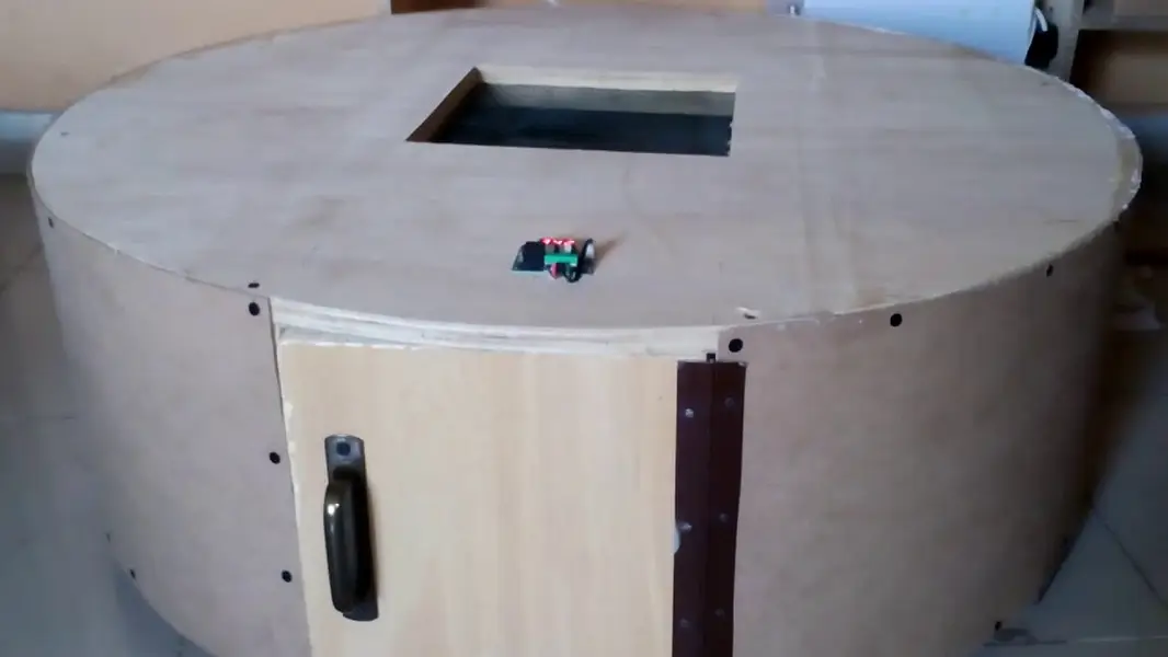 brooder | brooder for chicks | wooden brooder | 150+ chicks brooder — photo 2