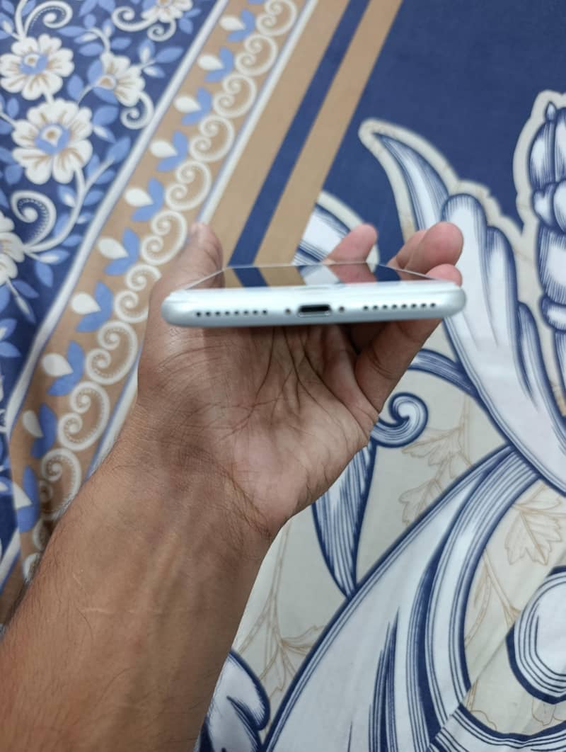 Apple iPhone 7 Plus 5