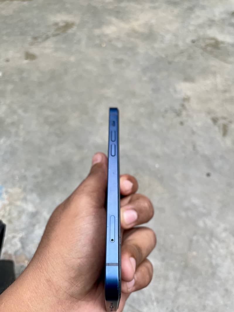 Apple iPhone 12 3