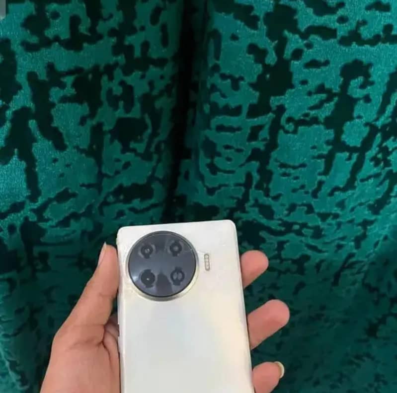 Tecno Spark 20 Pro Plus 0