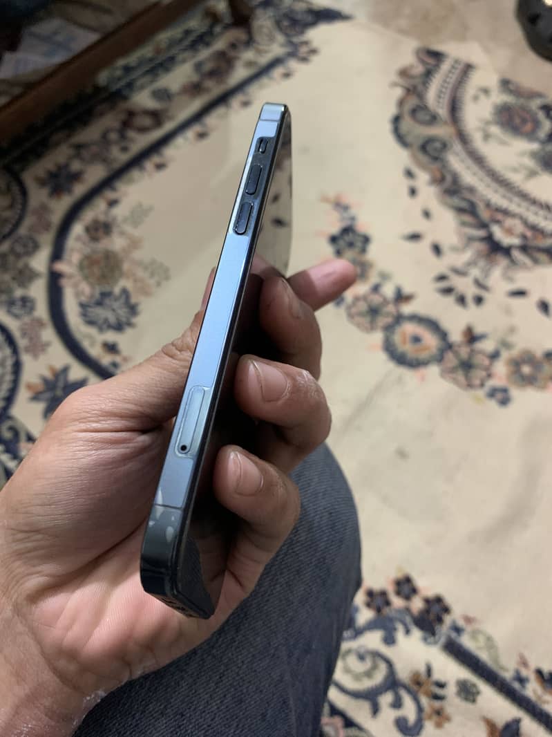 Apple iPhone 12 Pro 4