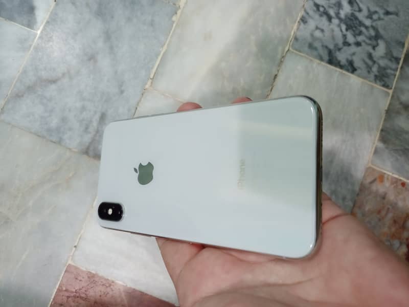 Apple iPhone X 4
