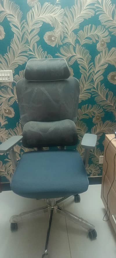 Gaming and office mesh chair