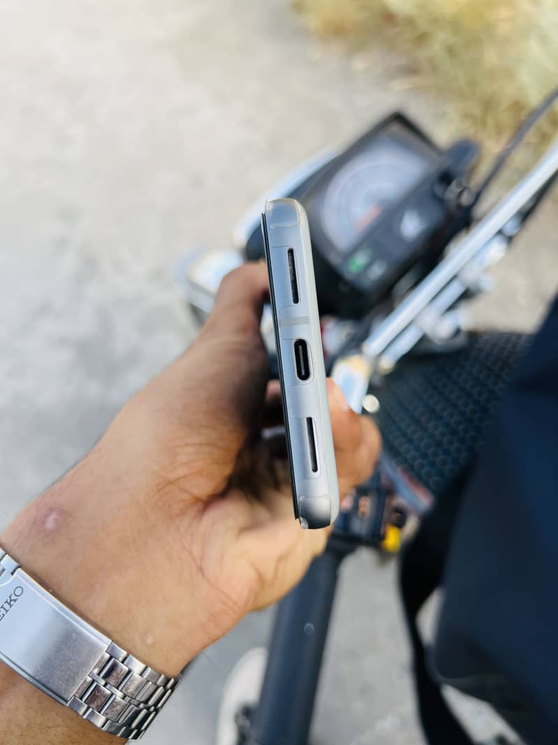 Google Pixel 8 2