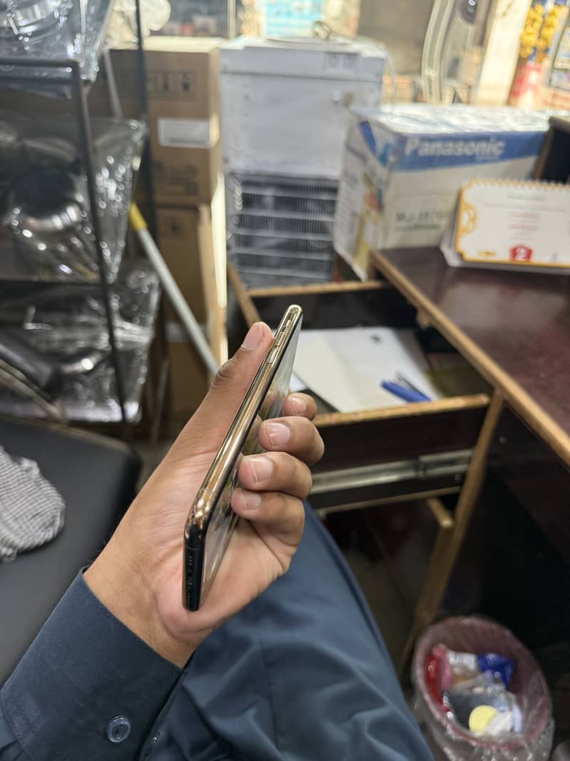 Apple iPhone 11 Pro 3